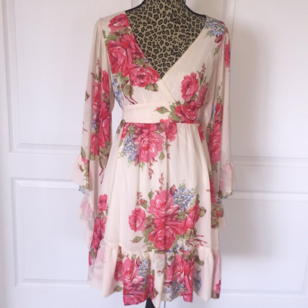 Betsy Johnson- Floral, batwing sleeve dress